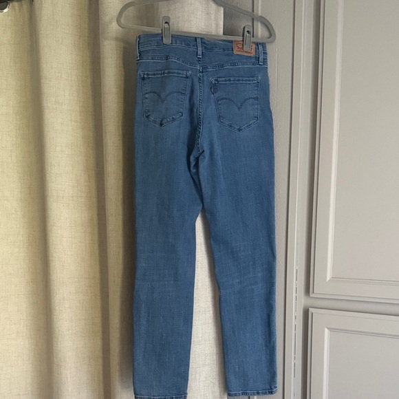Levi’s 724 High Rise Women’s Straight Jeans Size 30 Medium Wash Classic Comfort - Picture 4 of 6